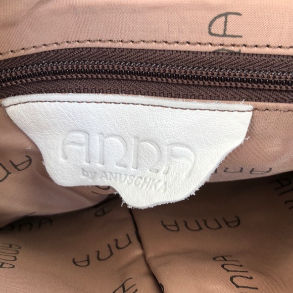 Anuschka medium cross body handbag. - Picture 4 of 5